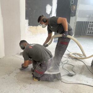 Operarios de Erde Pavimentos en obra.